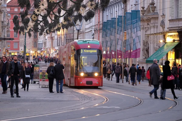 Tramwaje w centrum w Graz, Austria — Zdjęcie stockowe