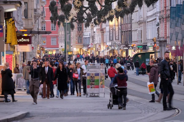 Ludzie na ulicy Herrengasse w Graz, Styria, Austria — Zdjęcie stockowe