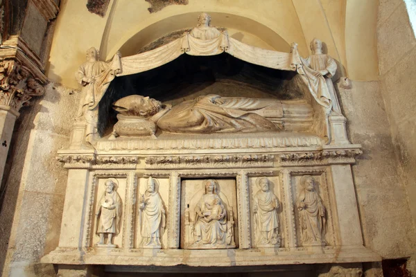 Altar en la Catedral de San Domnio en Split —  Fotos de Stock