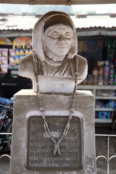 Mozher Teresa monument in a rural area of Sundarban, West Bengal, India on January 17, 2009 — Stock Photo, Image