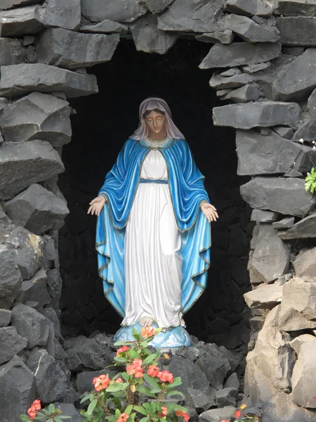 Nuestra Señora de Lourdes, Prem Dan, una de las casas establecidas por la Madre Teresa y dirigidas por las Misioneras de la Caridad en Calcuta — Foto de Stock
