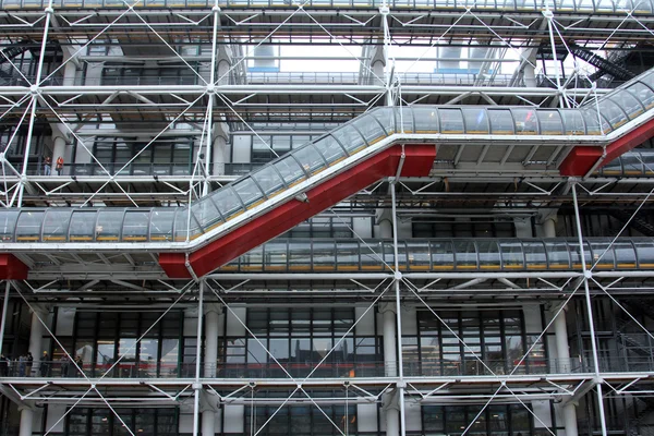 Centre Georges Pompidou (1977) was designed in style of high-tech architecture, Paris — Zdjęcie stockowe