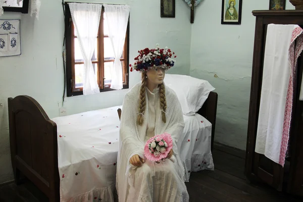Сцена свадьбы невесты в Этнологическом народном музее Старо Село в Кумровец, Северная область Загорье Хорватия — стоковое фото
