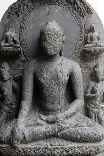 Buddha sittande i bhumisparsha — Stockfoto