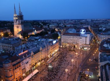 Zagreb, Hırvatistan - 31 Mayıs 2015: Bir gün için şehrin sokaklarında alayı liderliğindeki Our Lady Kamenita vrata, hamim Zagrep, Kardinal George Pell ve Kardinal Josip Bozanic.