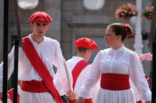 ZAGREB, CROATIA - JULY 16: Members of folk group Lagunekin from Bardos, France during the 48th International Folklore Festival in center of Zagreb, Croatia on July 16, 2015 — 스톡 사진