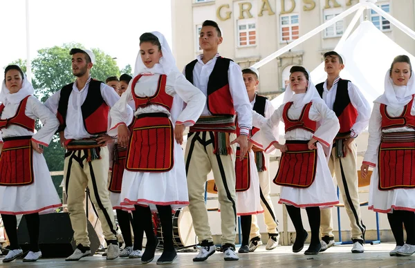 Members of folk group Deshmoret e Kombit from Pristina, Kosovo — Stock Photo, Image