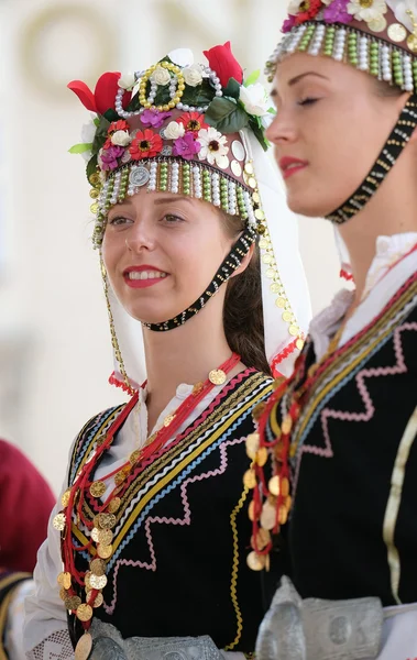 ZAGREB, CROATIA - JULY 19: Members of folk group Kitka from Istibanja, Macedonia during the 49th International Folklore Festival in center of Zagreb, Croatia on July 19, 2015 — Stock Photo, Image