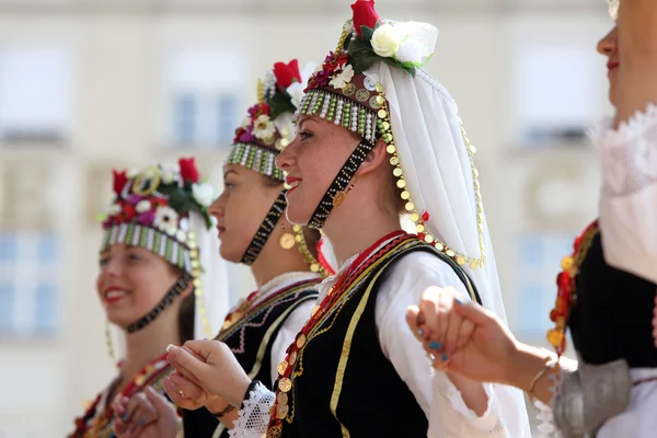 ZAGREB, CROATIA - JULY 17: Members of folk group Kitka from Istibanja, Macedonia during the 49th International Folklore Festival in center of Zagreb, Croatia on July 17, 2015 — Stock Photo, Image