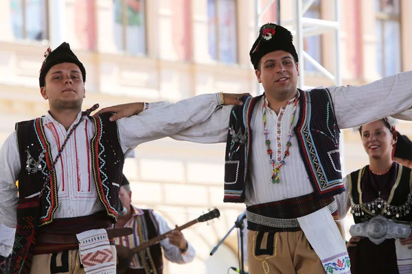 フォークのメンバー グループ 49 国際民俗祭 2015 年 7 月 17 日のクロアチア、ザグレブの中心に Istibanja、マケドニアから Kitka ザグレブ, クロアチア - 7 月 17 日。 — ストック写真