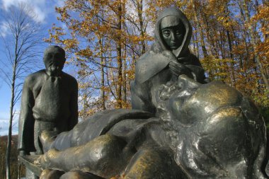 14 istasyonları haç, İsa'nın mezarı yatırılır ve tütsü olarak kaplı