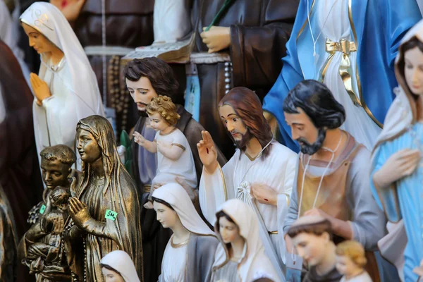 Katholische Religiöse Gegenstände Heiligenfiguren Einem Der Souvenirläden Wallfahrtsort Mariä Himmelfahrt — Stockfoto