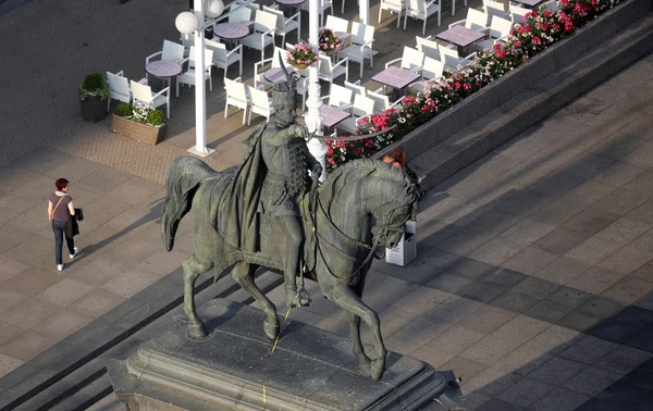 Άγαλμα του μετράνε Γιόσιπ jelacic στην κεντρική πλατεία στο Ζάγκρεμπ, Κροατία — Φωτογραφία Αρχείου