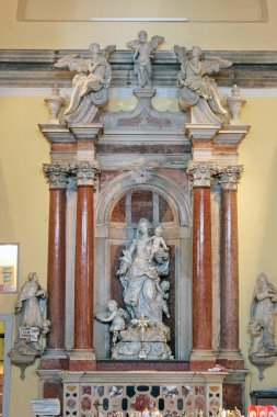 Hırvatistan 'ın Rovinj kentindeki Aziz George ve Euphemia Kilisesi' ndeki Carmel Hanımefendisi Sunağı.