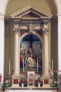 Hırvatistan 'ın Rovinj kentindeki Our Lady of Seven Sorrows kilisesinin mihrabında.