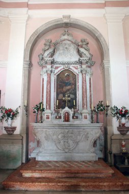 Hırvatistan 'ın Rovinj kentindeki Our Lady of Health kilisesinin ana mihrabı