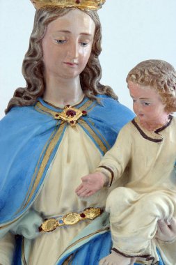 Bakire Meryem ve bebek İsa, Hırvatistan 'ın Brodsko Vinogorje kentinde Bakire Meryem' in Varsayımı kilisesinde heykel