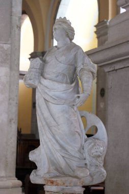 Aziz Euphemia, Hırvatistan 'ın Rovinj kentindeki Aziz George ve Euphemia kilisesindeki kutsal su fontunda heykel.