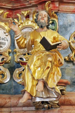 Evangelist Aziz Luke, Hırvatistan 'ın Cucerje kentindeki Bakire Meryem Kilisesi' nin kürsüsündeki heykel.