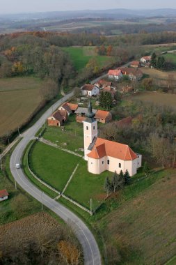 Hırvatistan 'ın Zrinjski Topolovac kentindeki Aziz Mikail Kilisesi