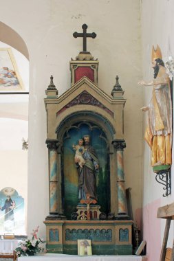 Hırvatistan 'ın Blaskovec kentindeki Aziz Anthony Padua Şapelinde Aziz Joseph sunağı