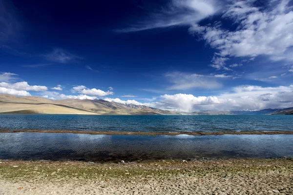 Berglandschaft mit See. Himalaya — Stockfoto