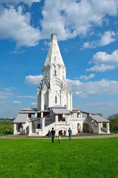 Templo cristiano en la finca conmemorativa "Kolomenskoe" parque. Moscú — Foto de Stock