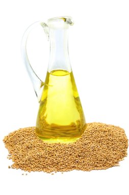 Hardal yağlı cam şişe ve beyaz arka planda bir tohum yığını