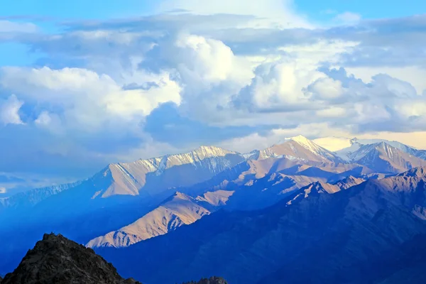 Scenic view of the Himalayas mountains — Stock Photo, Image