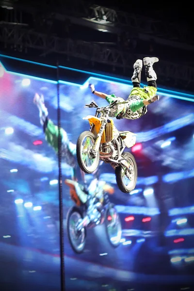 Motorcross Freestyle Rider performs trick — Stock Photo, Image