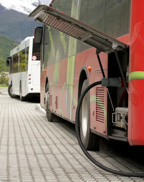 Laddning Elektriska bussar — Stockfoto