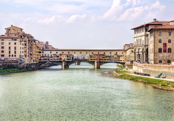 Ponte Vecchio สะพานในฟลอเรนซ์ — ภาพถ่ายสต็อก