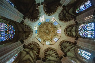 Eski bir Portekiz manastırında bir sınır kubbesi