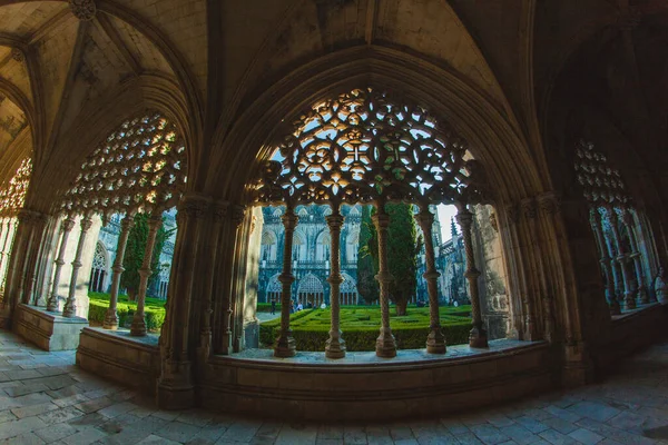 Vista Través Del Arco Patio Antiguo Monasterio Portugal Con Fachada — Foto de Stock