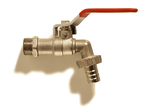 Musluk beyaz arkaplanda izole edildi.