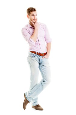 genç adam düşünürken - tam uzunlukta portre üzerinde beyaz izole