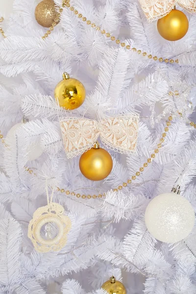 Fashion Christmas tree, white with gold balls, close-up — Stock Photo, Image