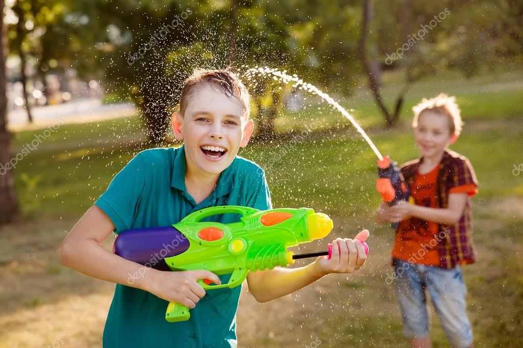 play water gun