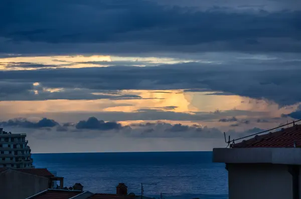Vista do pôr do sol sobre o mar — Fotografia de Stock