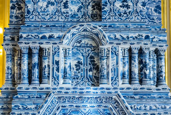 Antika şömine closeup Catherine Sarayı