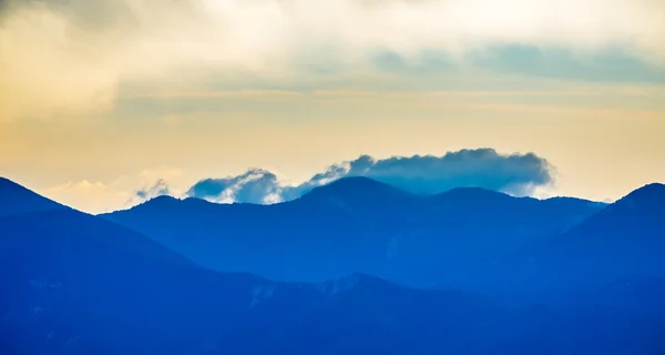 Coucher de soleil sur la montagne en Crimée — Photo