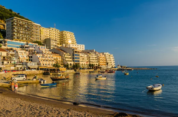 Vista sobre la playa y el hotel en Montenegro —  Fotos de Stock