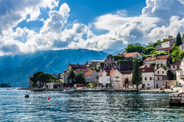 Zobrazit na moře zálivu a perast — Stock fotografie