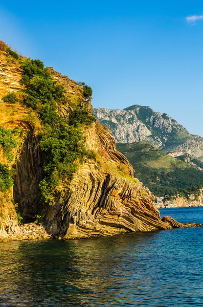 Dağlar ve Karadağ'daki Deniz Manzaralı — Stok fotoğraf