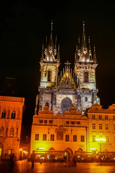 Vista nocturna de la Iglesia de Nuestra Señora ante Tyn —  Fotos de Stock