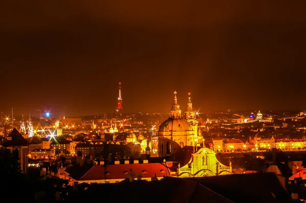 Nacht uitzicht op Praag — Stockfoto