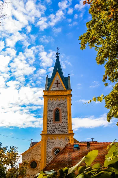 Iglesia en Hluboka nad Vltavou ciudad — Foto de Stock