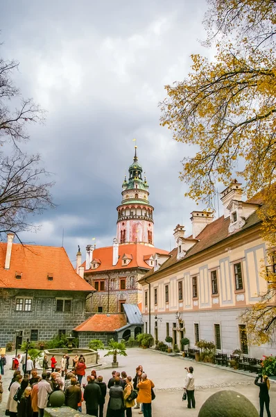 Widok na zamek w mieście Český Krumlov, Czech Republic w jesienny wieczór — Zdjęcie stockowe