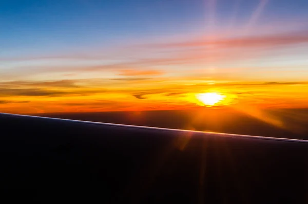 Solnedgången från flygplan — Stockfoto