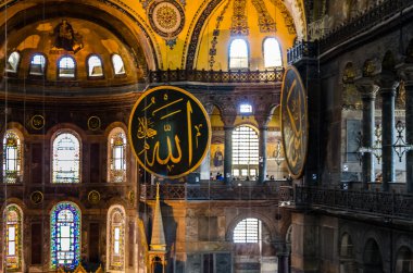 Istanbul'da Aya Sofya tapınağında iç görünüm